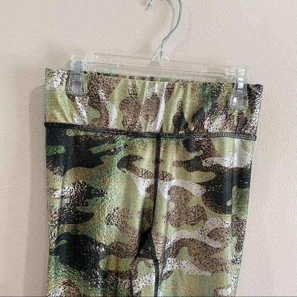 Terez Camo Tall Band Leggings Size S Metallic Green Silver Activewear Gym - Picture 3 of 10